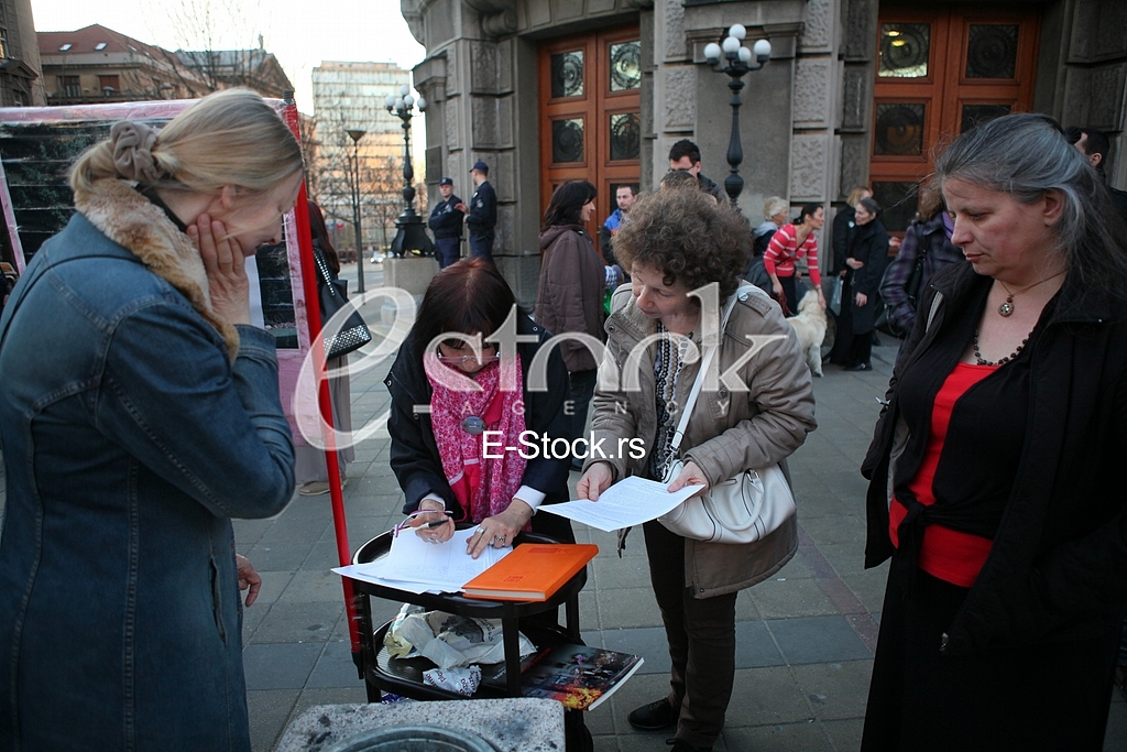 Protest of Serbs from Gracanica behalf of the Government of Serbia because of unpaid fees due to job loss.In front of the Government of Serbia
