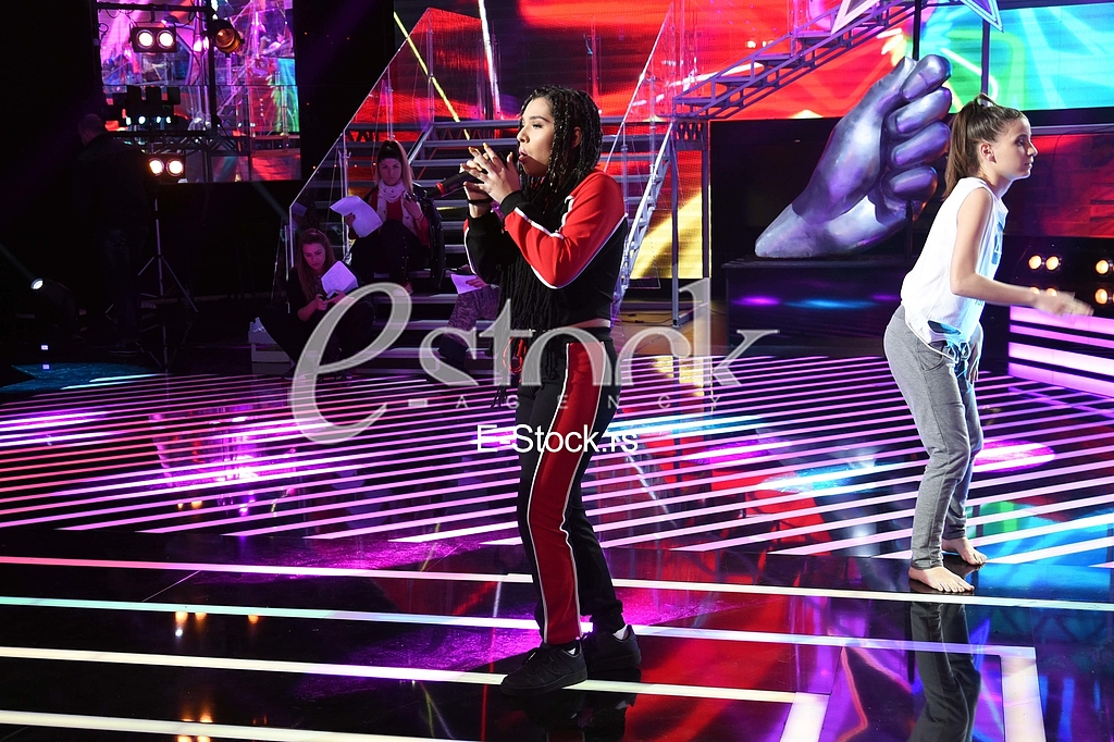 Pinkove zvezdice_photo_e-stock_Katarina Cvijovic