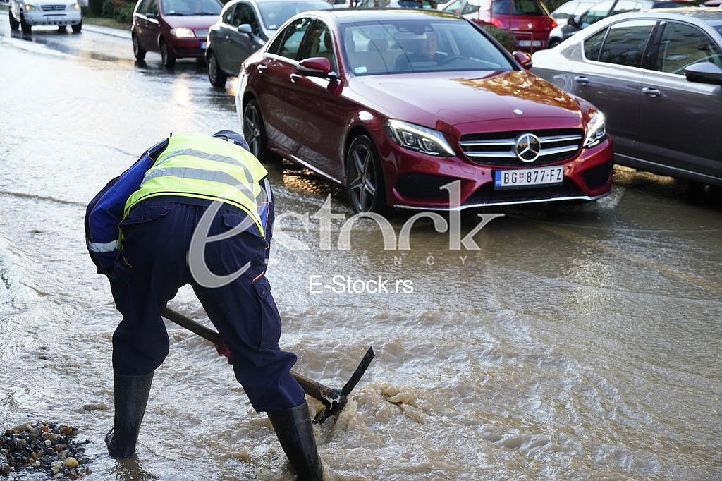 Pukla vodovodna cev