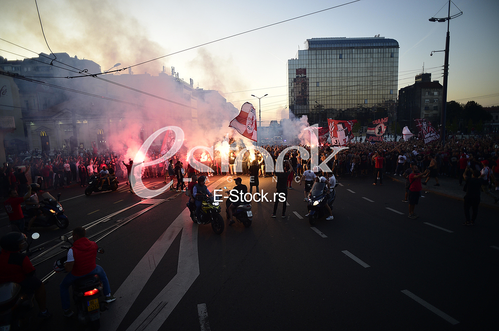 Crvena zvezda Olimpijakos navijaci