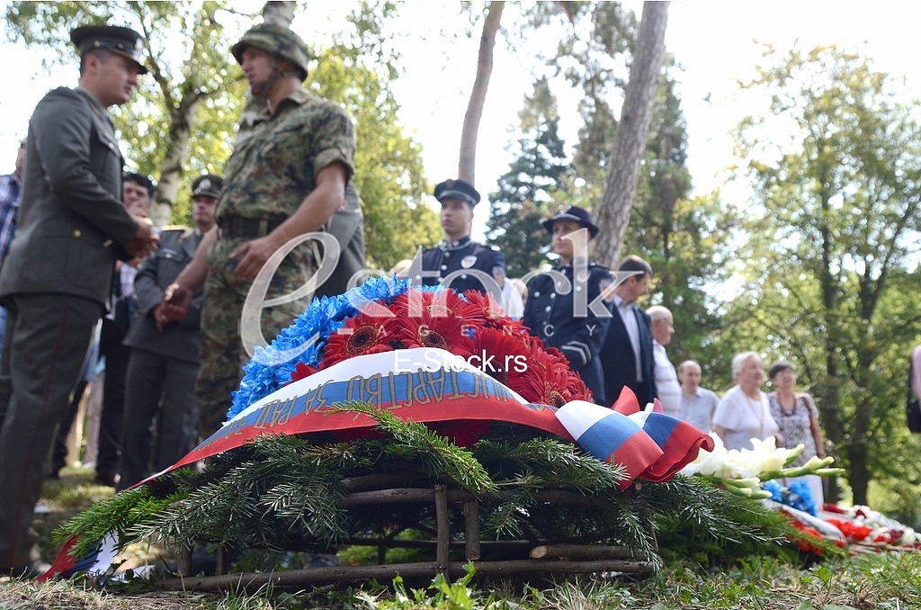 Laying a wreath at the monument to Archibald Reiss