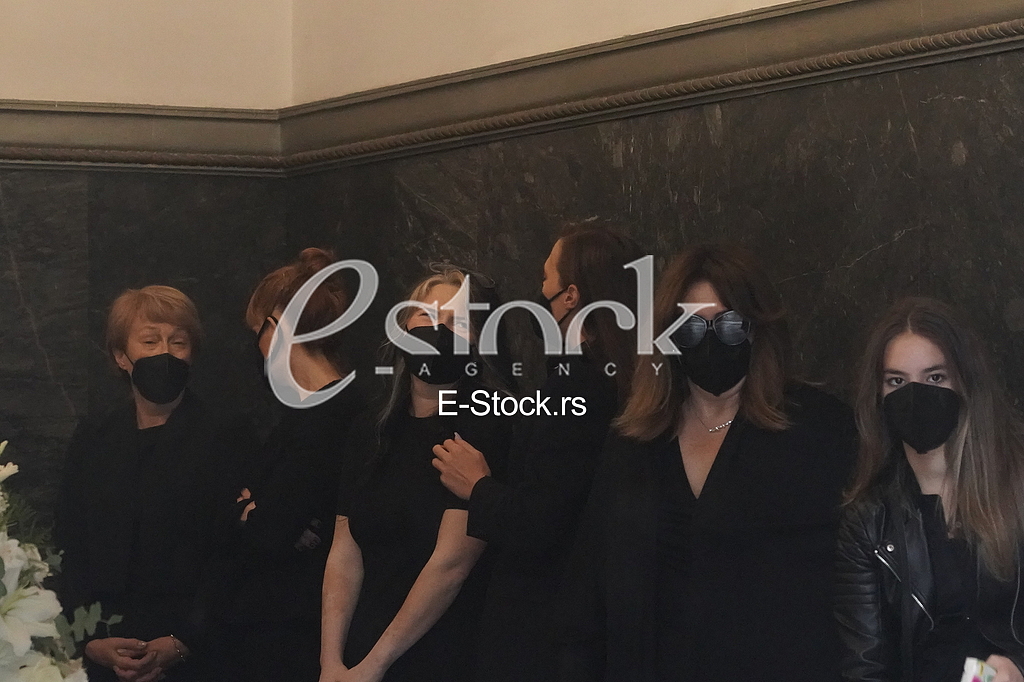 Snezana Kovac, Aleksandra Kovac, Anja Kovac, Kristina Kovac i Tara Perovic