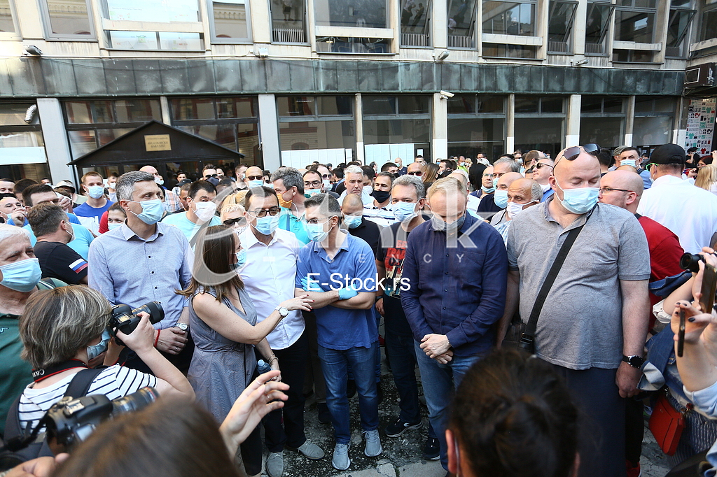 Protest ispred Skupstine Srbije