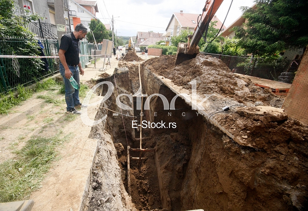 The injured workers at the site. Povredjeni radnici na gradilistu