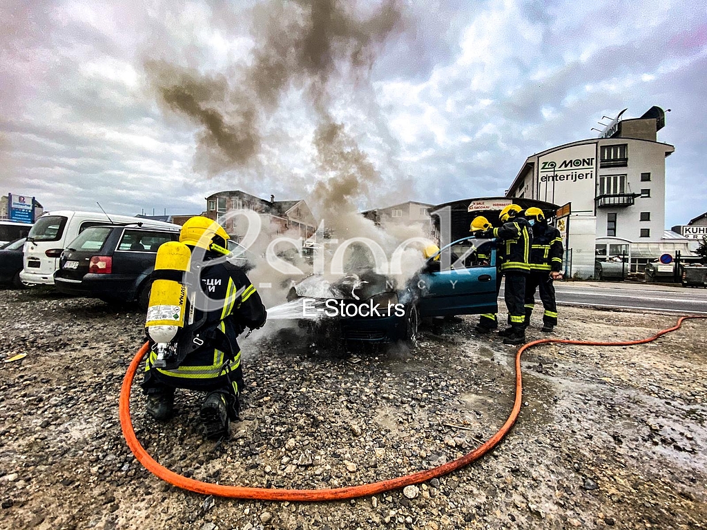 Petlovo brdo zapaljen automobil