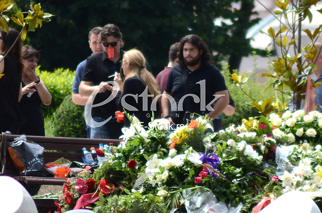 Family and friends grave Miodrag Mandic Manda
