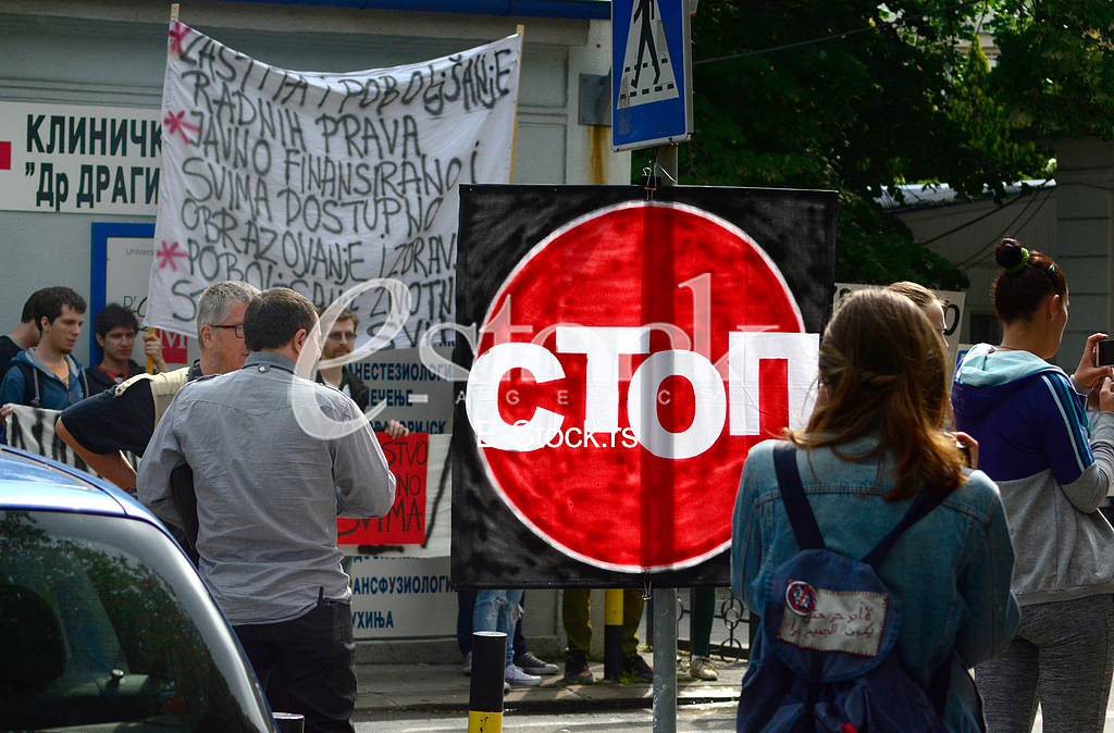 protest in front of the hospital 