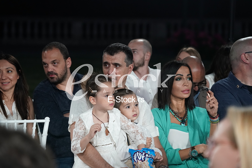 Marko i Marija Bulat sa decom
