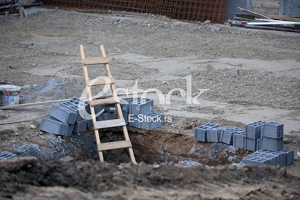 Zvezdara, u Ulici Milana Rakića oko broja 100, došlo je do curenja zemnog gasa Zvezdara, u Ulici Milana Rakića oko broja 100, došlo je do curenja zemnog gasa