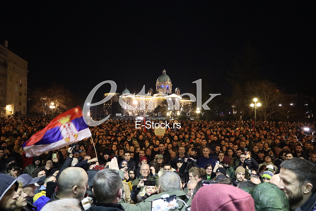 Protest ispred skupstine grada