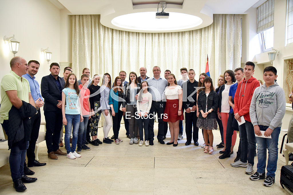 Преведи са језика: босанскиAwarding the best students of the Municipality of Zvezdara