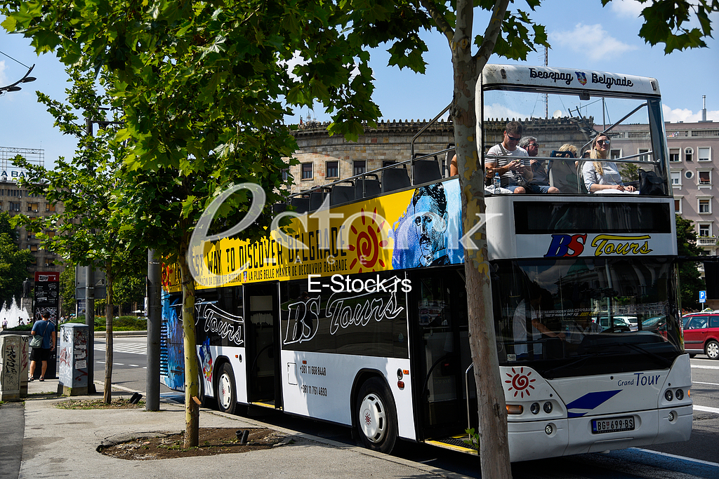 Turisticki autobus