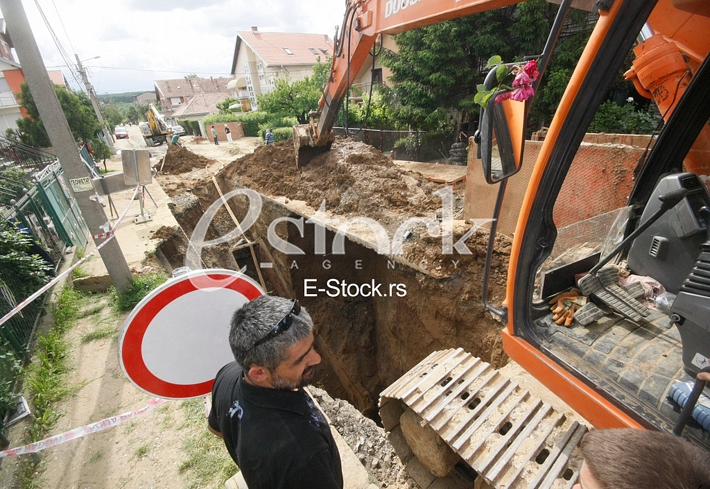 The injured workers at the site. Povredjeni radnici na gradilistu