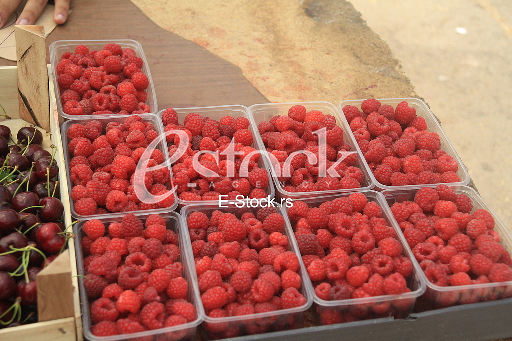 Belgrade, 14. june 2018., Raspberries on the market