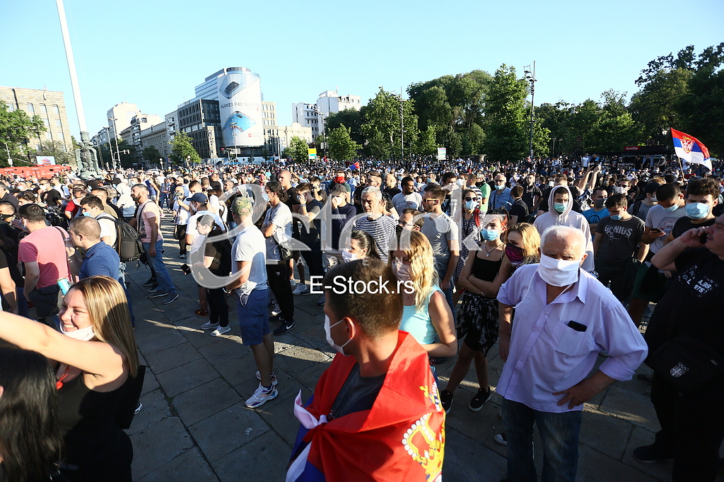 Protest ispred Skupstine Srbije