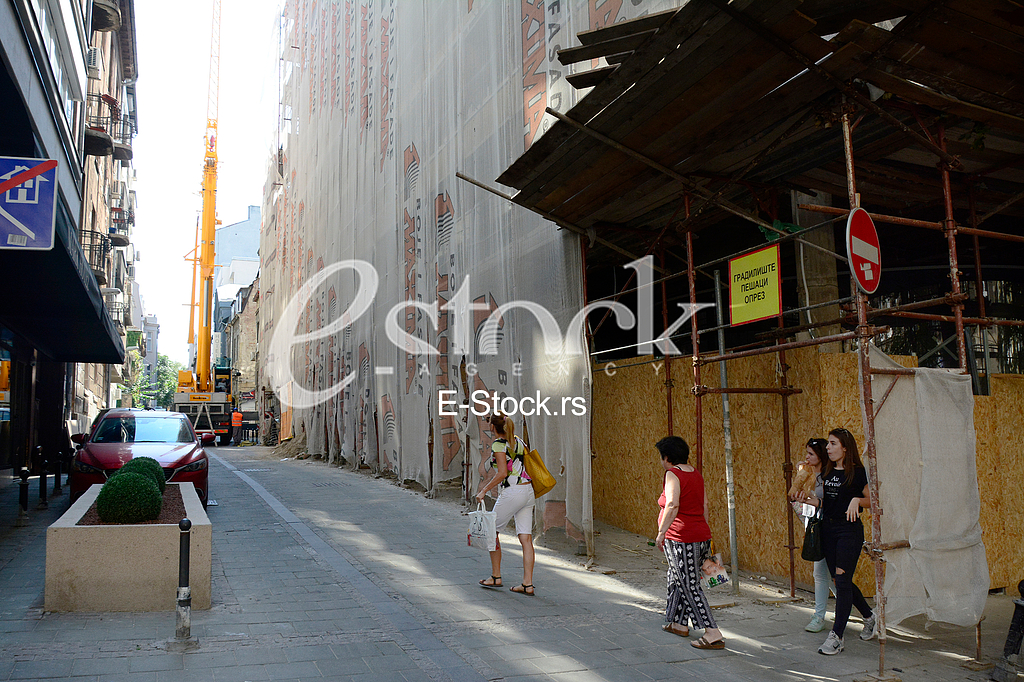 In Resavska street at the building site, a man fell into a hole of the elevator