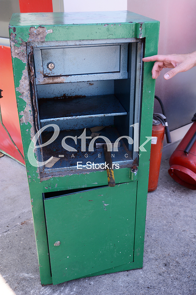 Robbery at the gas station at Karaburma.