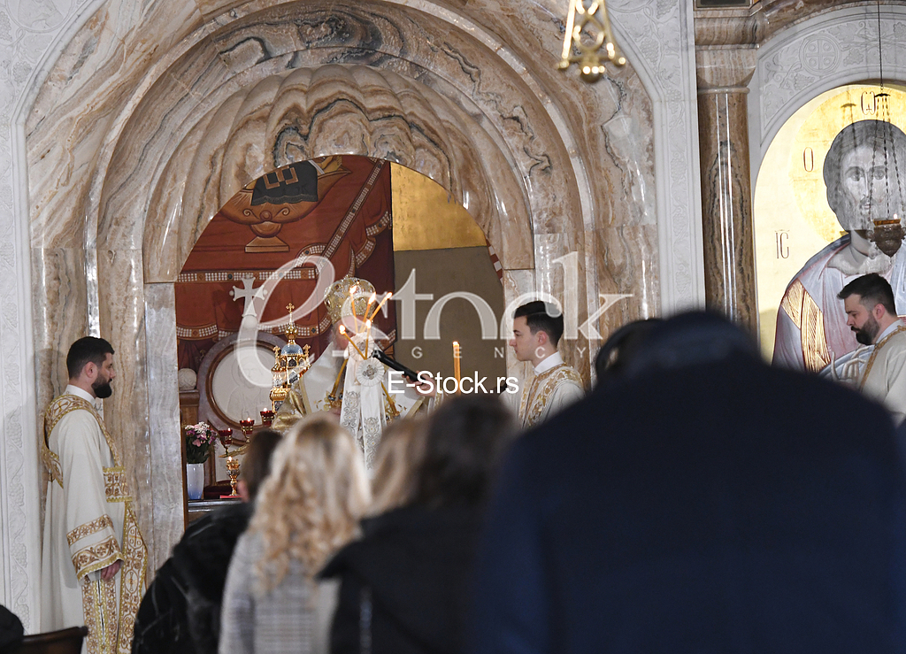 Bozicna liturgija Joanikije