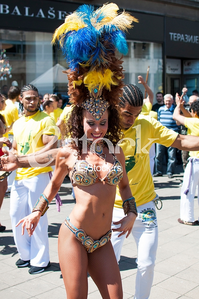 Brazilians dancing and singing in Belgrade center