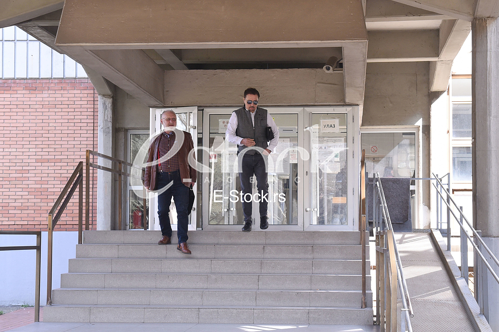  Dragan Kojic Keba came to the hearing at the Third Basic Prosecutor's Office where he was interrogated for having overturned a girl on a pedestrian crossing.
