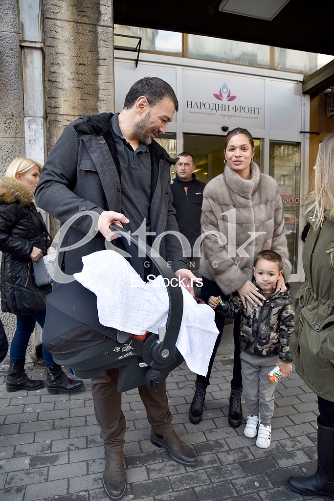 Government Mandic brings a baby from a maternity ward