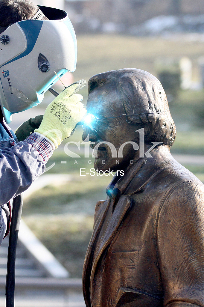  The monument to actor Dragan Nikolic