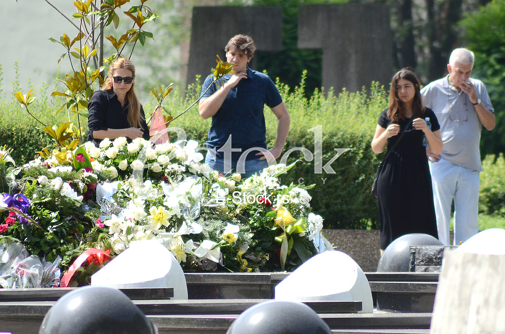 Family and friends grave Miodrag Mandic Manda