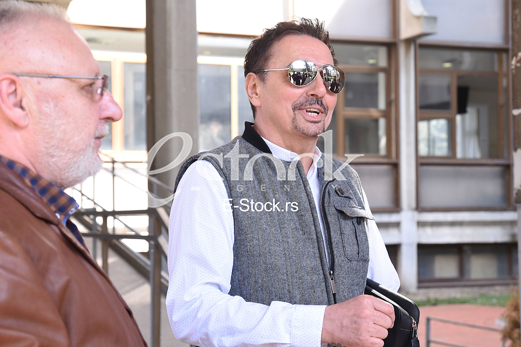  Dragan Kojic Keba came to the hearing at the Third Basic Prosecutor's Office where he was interrogated for having overturned a girl on a pedestrian crossing.
