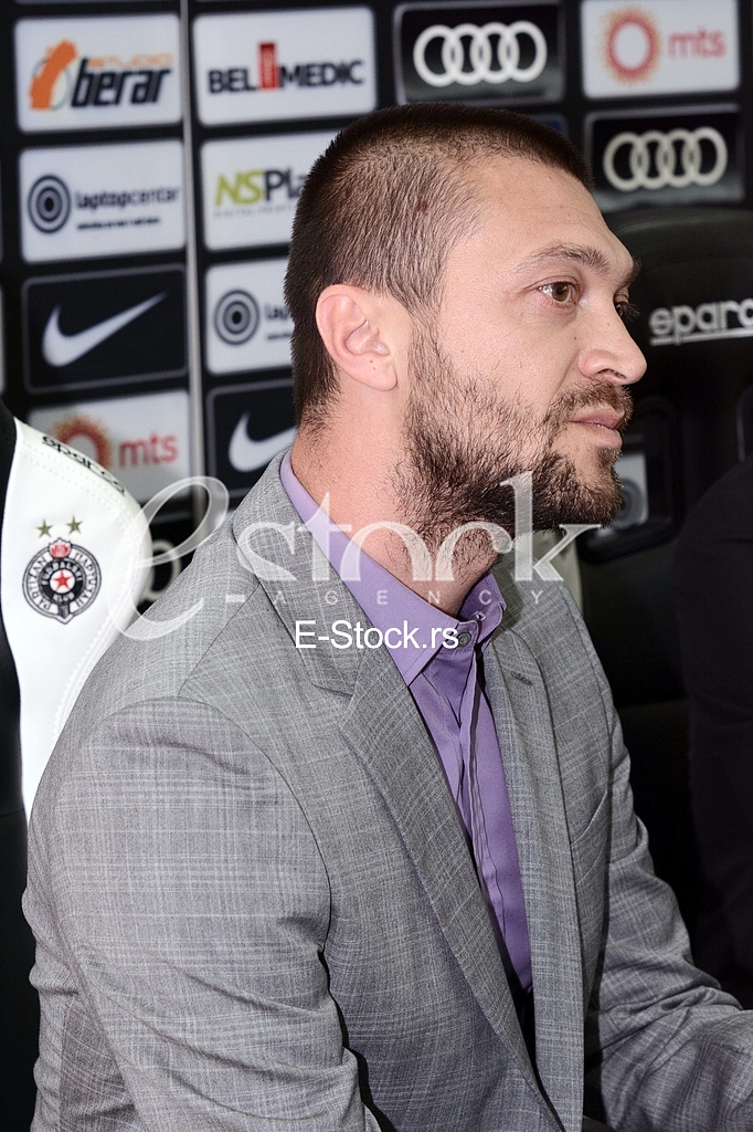 Partizan sporting director Ivica Iliev presented coach Miroslav Djukic at a press conference.
