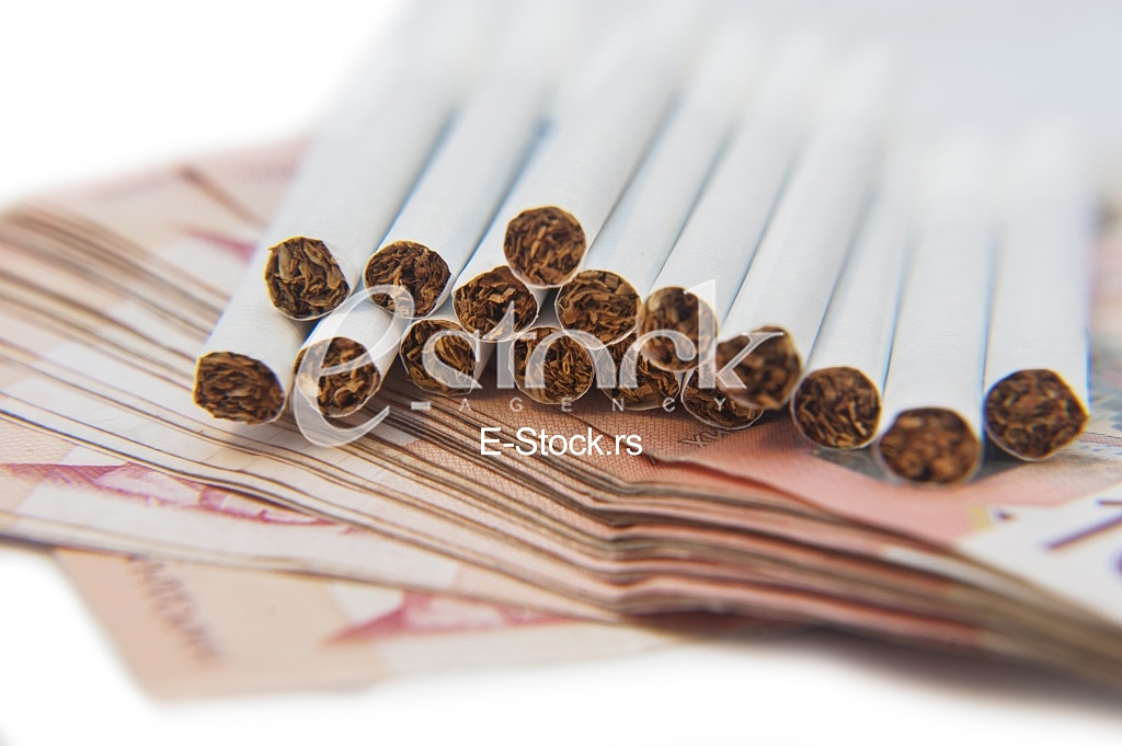 Thousand dinars bills and cigarette