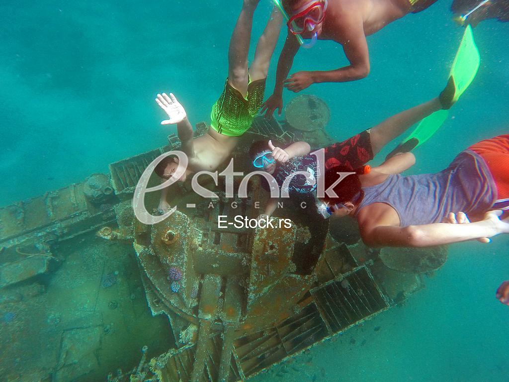 tenk na dnu mora, crveno more , red sea 