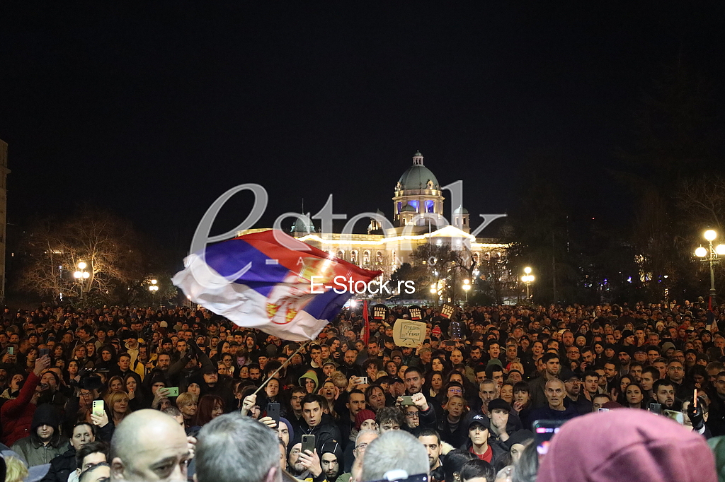 Protest ispred skupstine grada