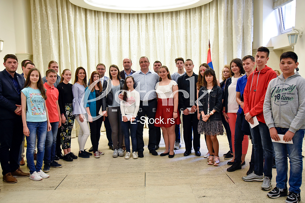 Преведи са језика: босанскиAwarding the best students of the Municipality of Zvezdara