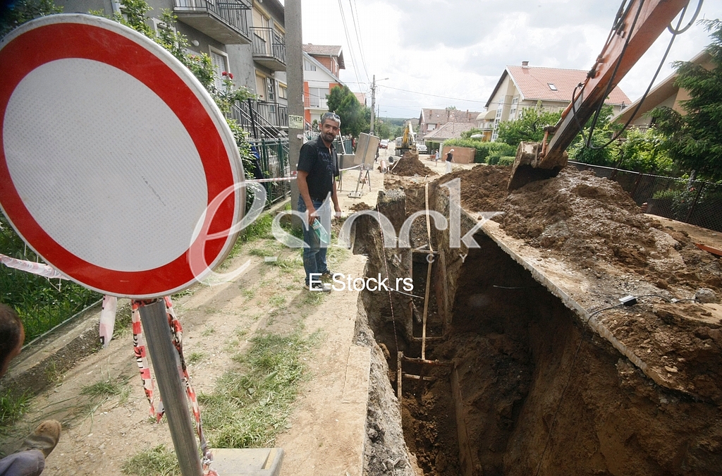 The injured workers at the site. Povredjeni radnici na gradilistu