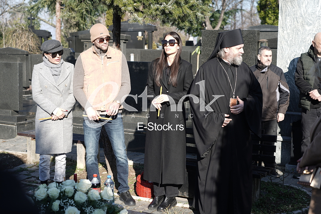 Svetlana Ceca Raznatovic, Veljko Raznatovic, Anastasija Raznatovic i vladika Stefan Saric