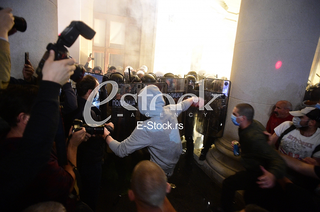 Protest ispred Skupstine Srbije