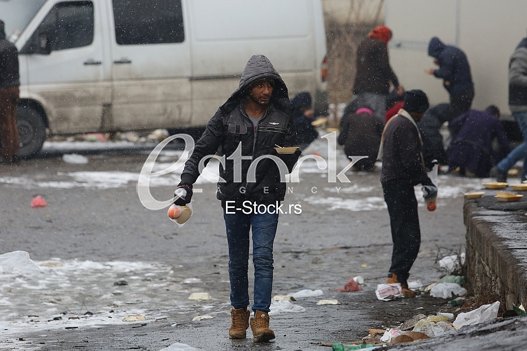 Migrants stuck in Serbia towards the EU