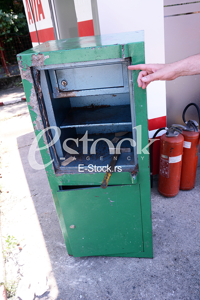 Robbery at the gas station at Karaburma.