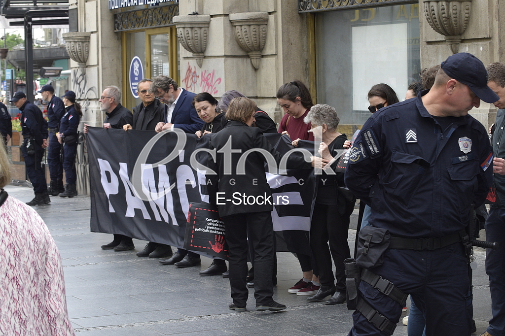 Zene u crnom protest