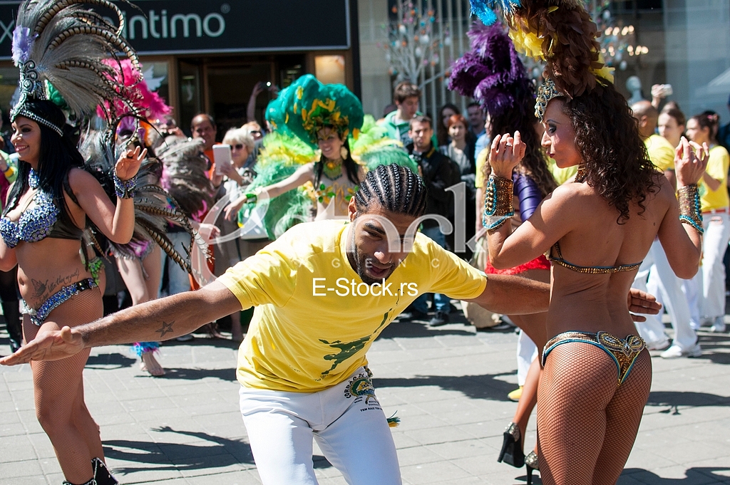 Brazilians dancing and singing in Belgrade center