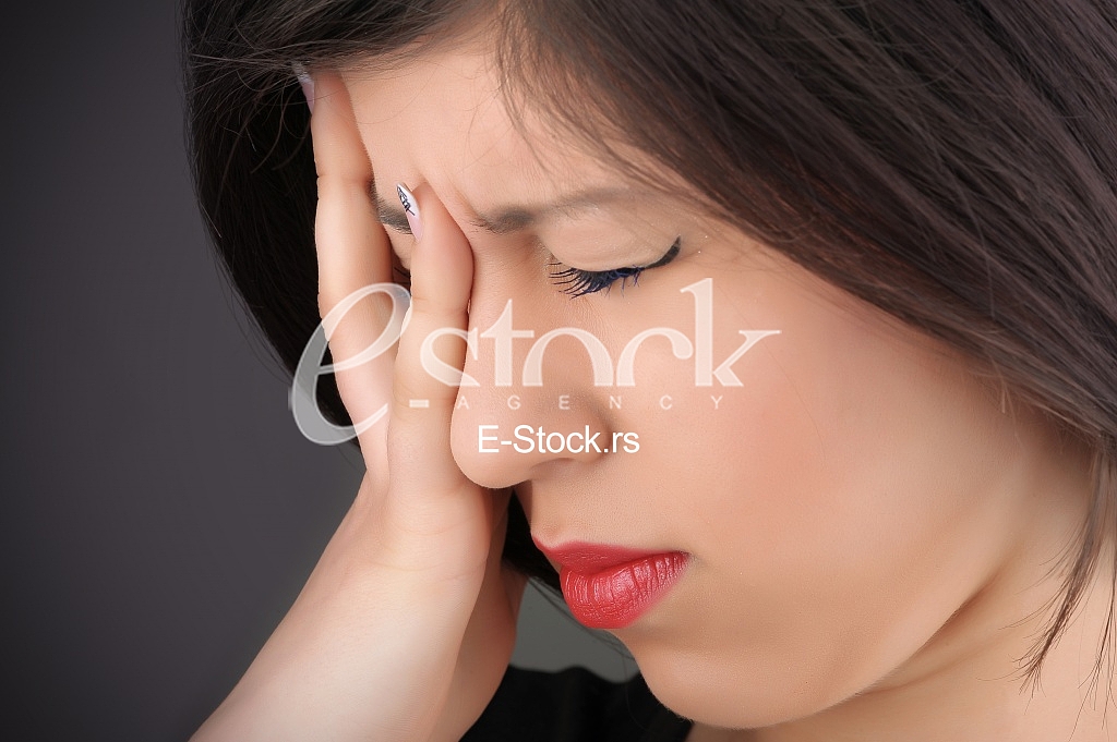 woman in pain holding her head