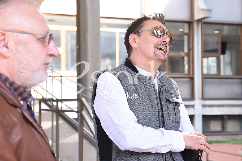  Dragan Kojic Keba came to the hearing at the Third Basic Prosecutor's Office where he was interrogated for having overturned a girl on a pedestrian crossing.
