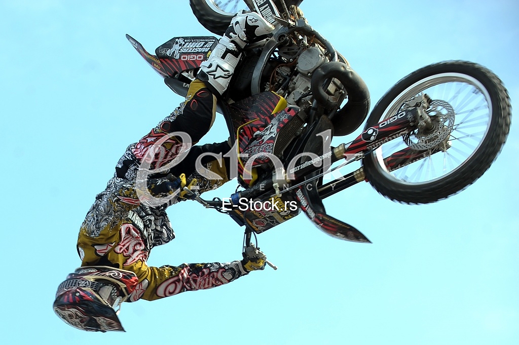 motorcycle acrobatic stunts