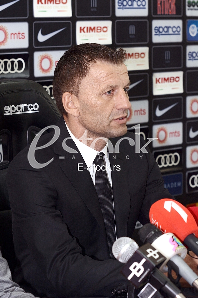 Partizan sporting director Ivica Iliev presented coach Miroslav Djukic at a press conference.
