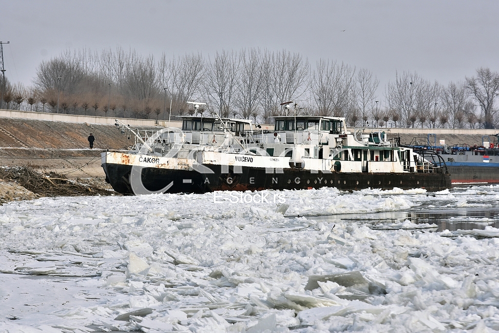 Zaledjen Dunav/ Frozen Danube