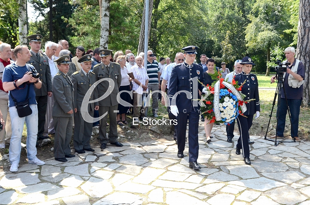 Laying a wreath at the monument to Archibald Reiss