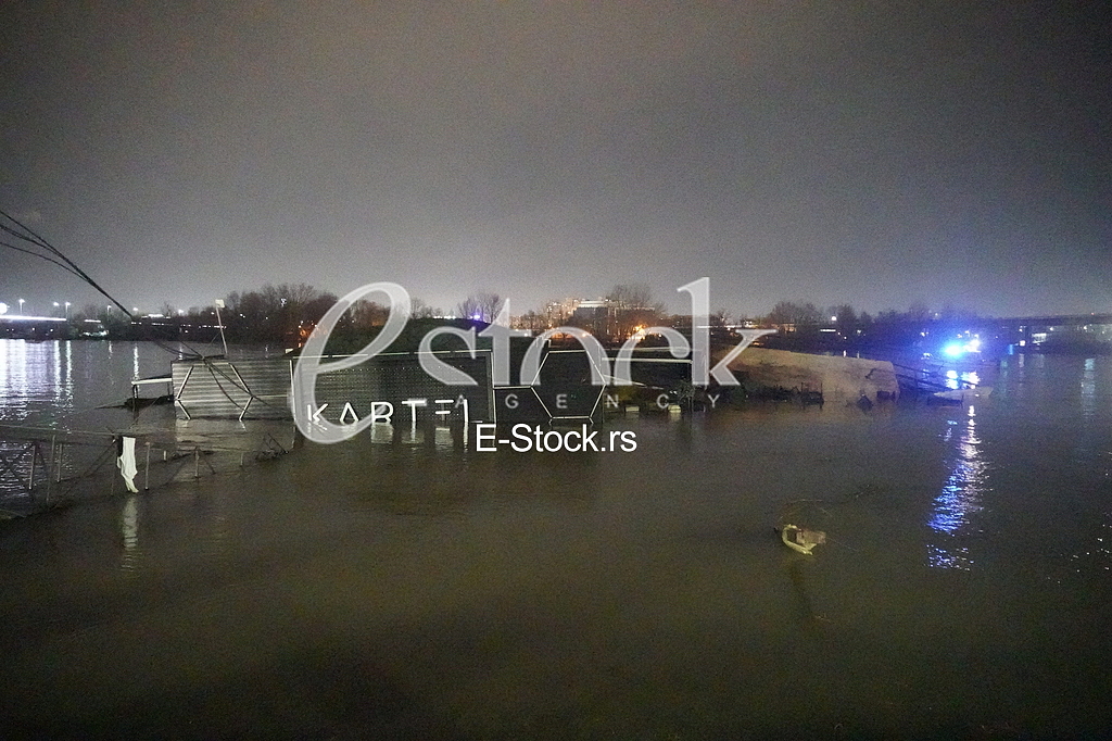 Splav Kartel  je potonuo