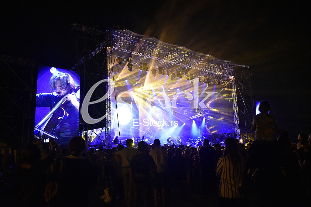 Koncert grupe 2 cellos_Photo e-stock Katarina Mihajlovic