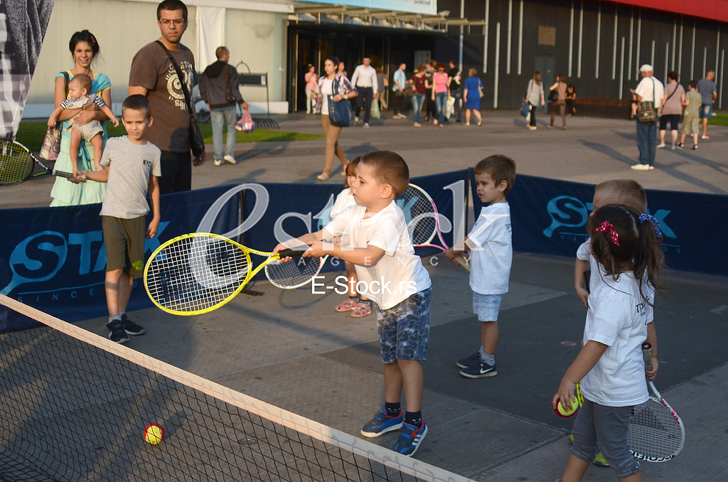 Public tennis hour 