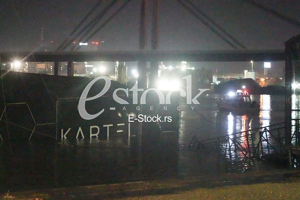 Splav Kartel  je potonuo